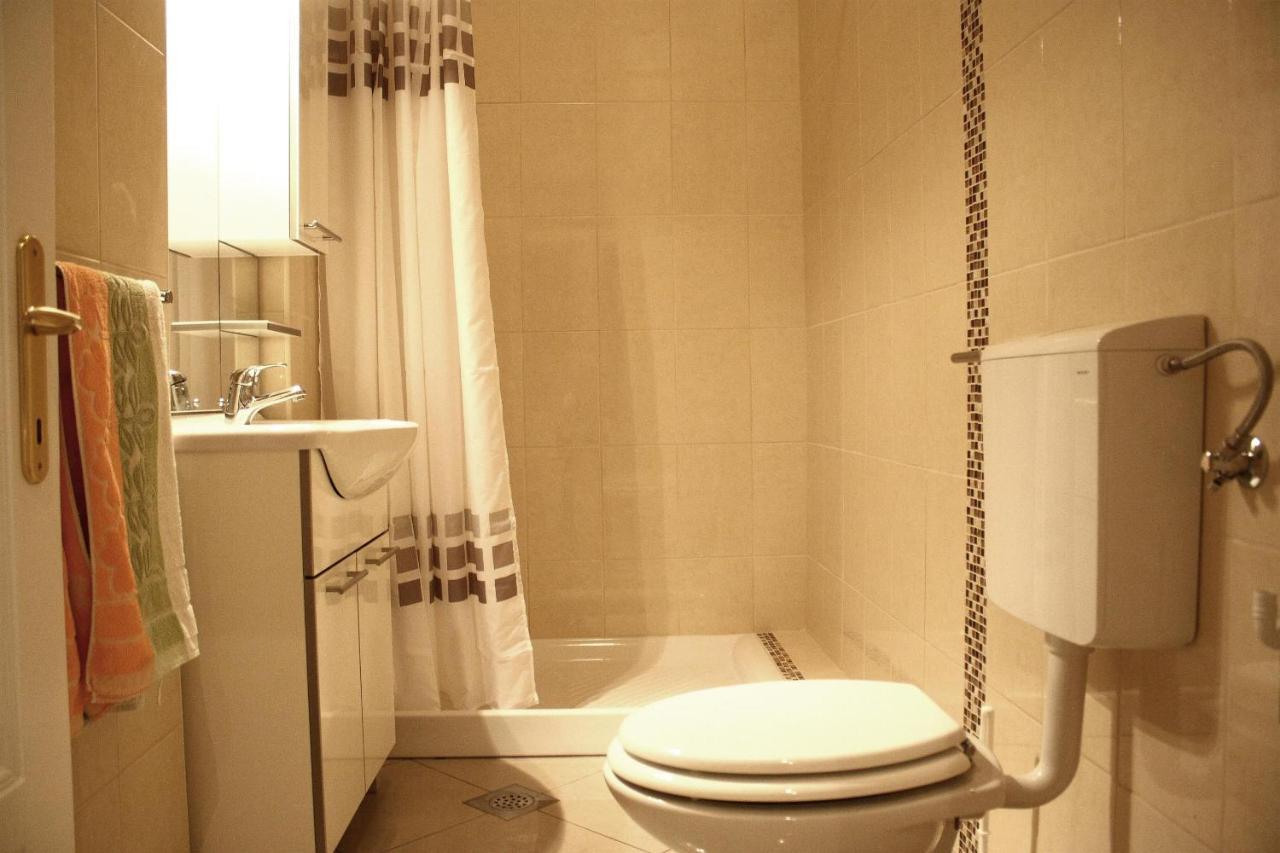 Apartments Rezine 로브란 외부 사진