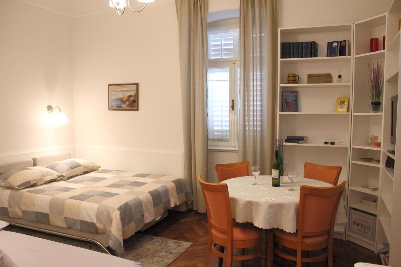 Apartments Rezine 로브란 외부 사진